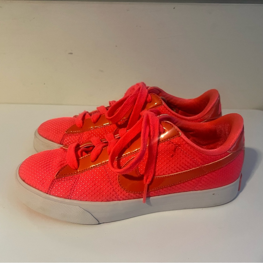 Nike Neon Pink Athletic Shoes Women’s Running Sneakers Lightweight Trainer